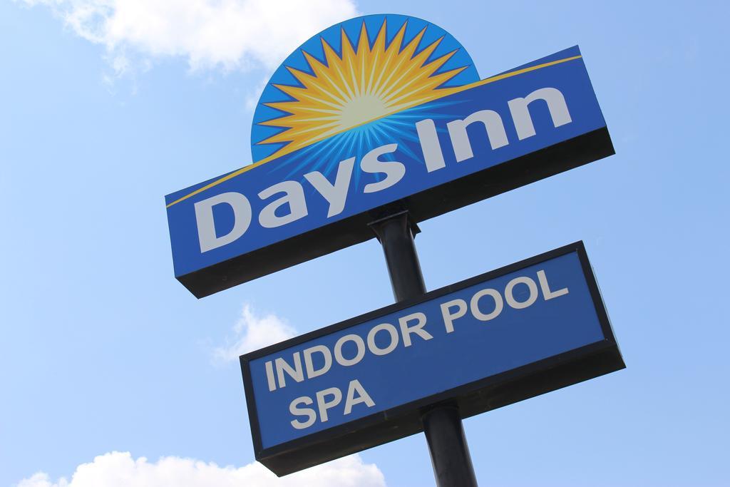 Days Inn By Wyndham Watertown Eksteriør bilde