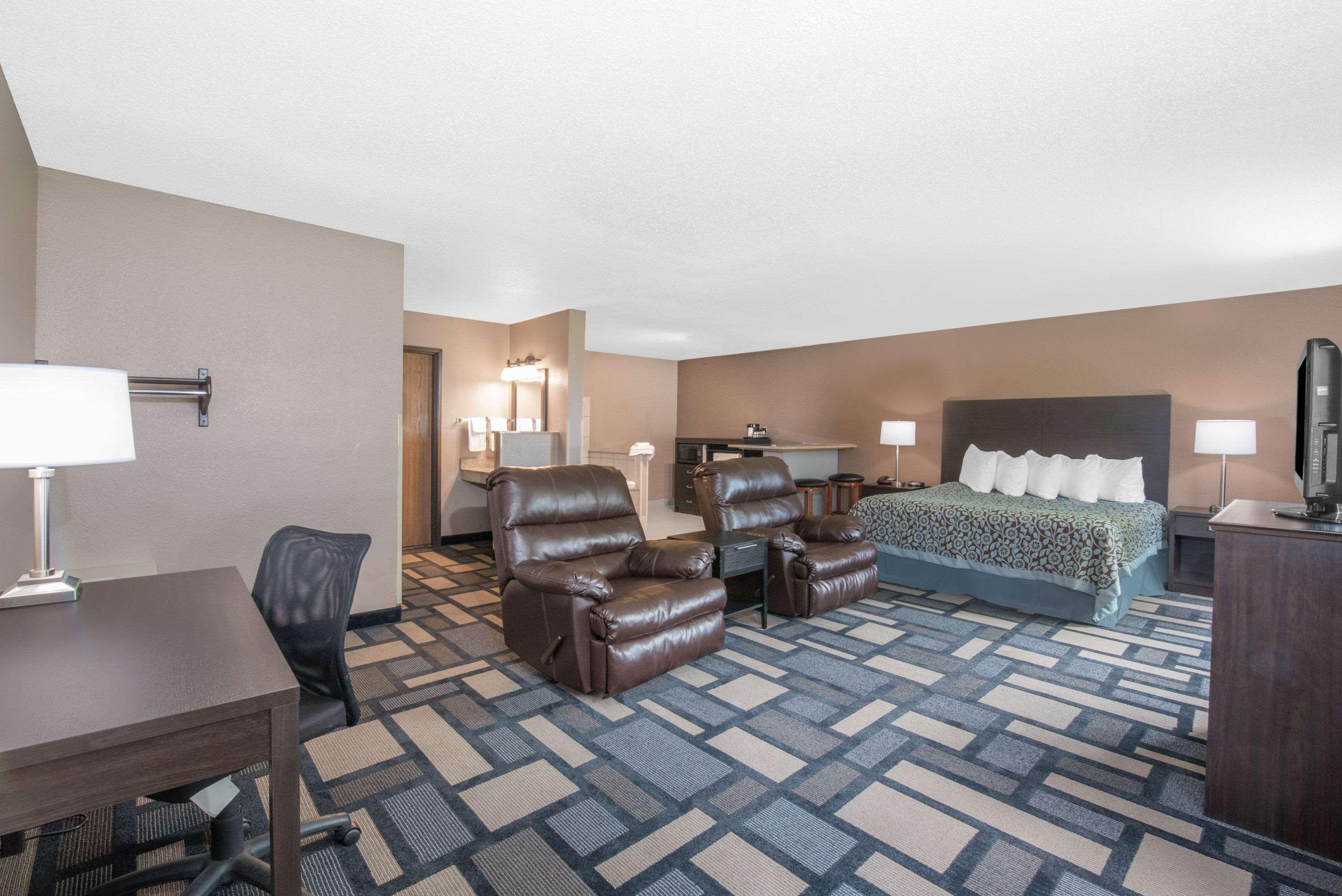 Days Inn By Wyndham Watertown Eksteriør bilde