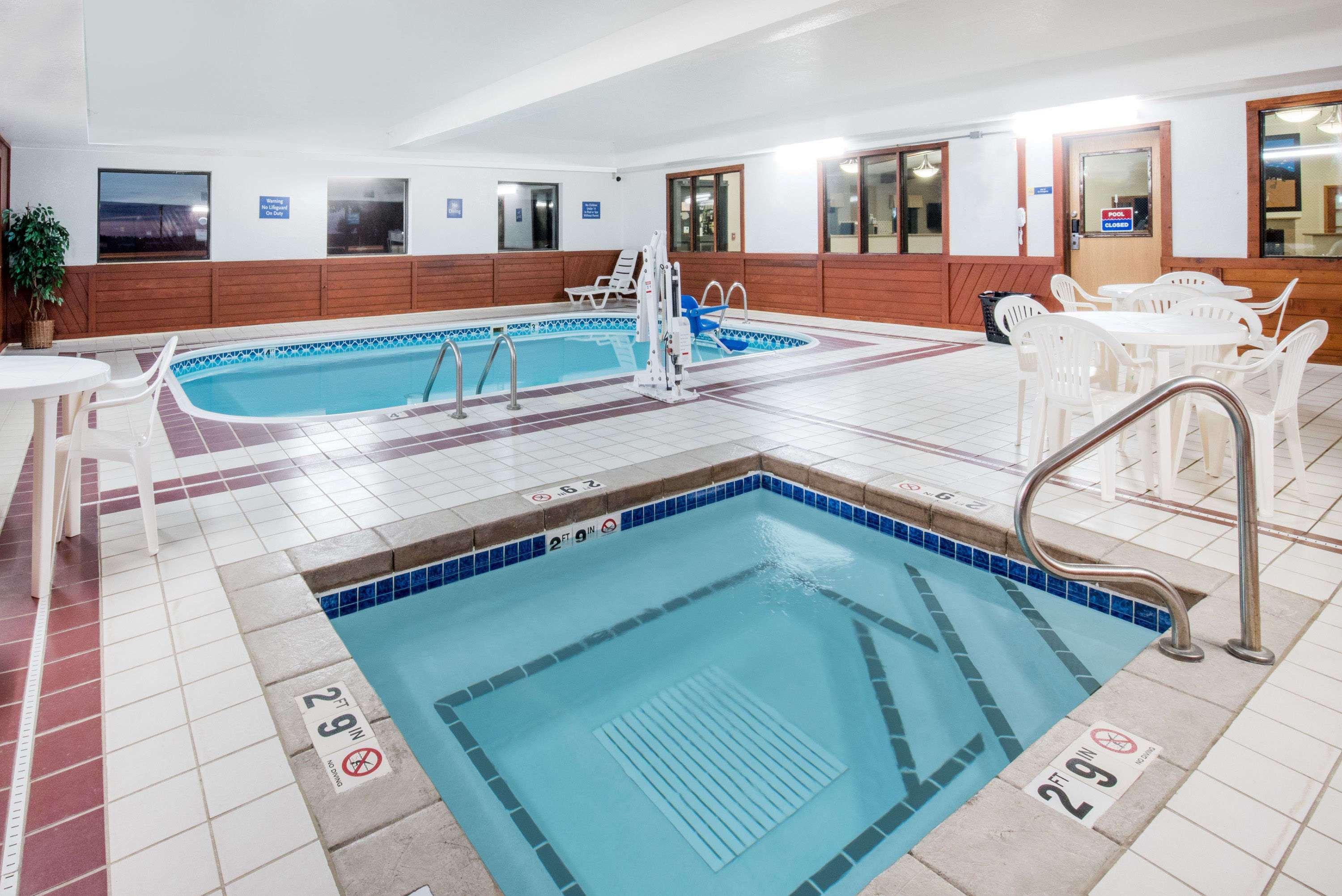 Days Inn By Wyndham Watertown Eksteriør bilde