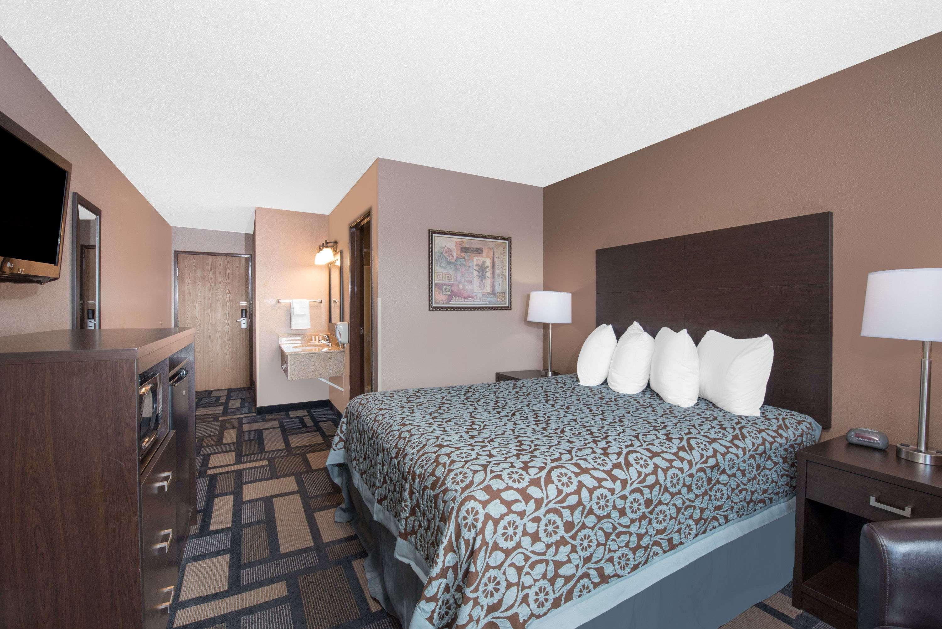 Days Inn By Wyndham Watertown Eksteriør bilde